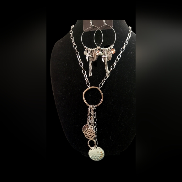 Jewelry - Picture 2 of 3